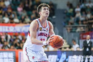 懒熊：郭艾伦合同剩1年预计留队 广州外援预算增加继续冲击季后赛