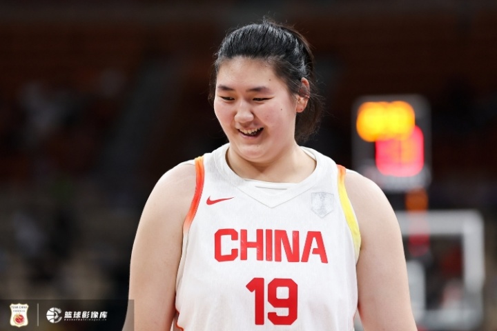 对位碾压！张子宇半场4投全中&罚球2中2 砍下10分3板&正负值+8