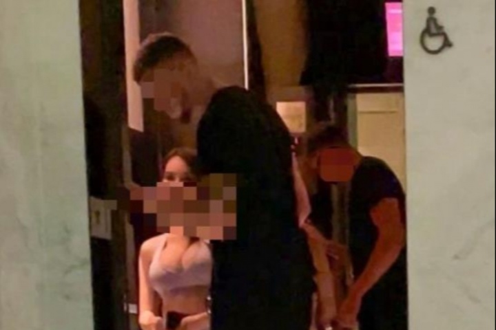 挑战自己的软肋小波特曾与成人女星录播客 还约会跨性别网红