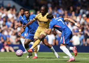 英媒：埃泽与弗兰克交谈后被说服，他曾考虑枪手但现在只想去热刺