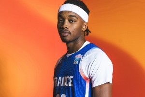 法国男篮欧锦赛定妆照：亚布塞莱、里萨谢、萨尔、库利巴利