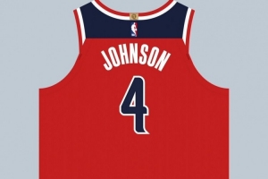 上赛季场均7.6分2板！球衣记者：AJ-约翰逊将由5号改穿为4号球衣