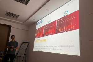 海港邀请同济大学的刘庆广老师为队员们开展了一节运动营养学课程