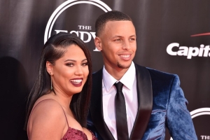 库嫂曾以为库里会当高中教练 夸梅：年薪最高12万美元 你会爱吗？