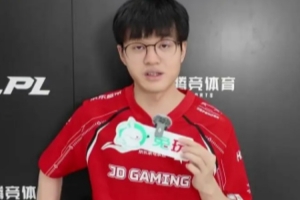 xun：我的性格有时候颠颠颠，就比较神经病吧