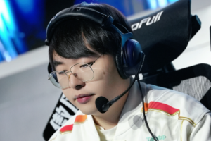 粉丝WBG超话怒喷：这井盖的BP，真是人做出来的吗？