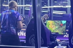 现场观众爆料：Pure在暂停期间进斧王岛测试人马拉车断蝙蝠的拉