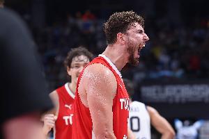 火箭官推为申京加油：申京从未停止脚步 带领土耳其冲队史首冠