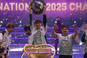 真正的强者！2000哥三次捧起不朽盾：一次EG选手 两次教练