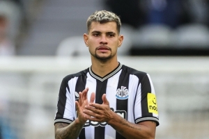 吉马良斯选世界最佳球员无视伊萨克，遭球迷调侃：有人酸了