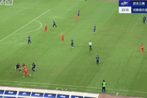 差之毫厘！河南边路传中，钟义浩门前抢点推射稍偏出立柱
