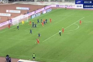 扩大优势！卢永涛门前转身抽射得手，河南2-0领先三镇