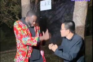 最软八角笼之战！追梦身穿东北花袄大战徐静雨 后者服软送上果篮