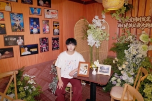 Fly晒照：谢谢大家准备的生日惊喜，很开心又和大家度过一个生日