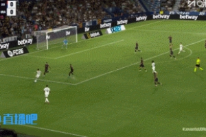 这机会不进维尼修斯打门被扑，马斯坦托诺空门补射中框！