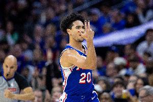 Siegel：麦凯恩接受了拇指韧带撕裂修复手术 至少将缺阵一个月