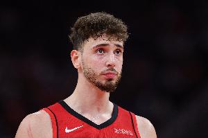 开始砍分！申京第三节4中2&罚球4中4砍下9分 前三节19+6+6