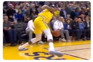 球迷热议KD躲过技犯：勇不出界后又一名场面 韦伯2.0&雷霆被打劫