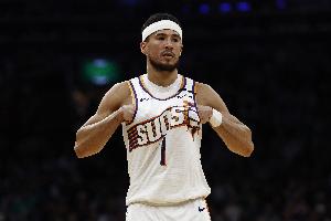 布克：新赛季要以努力与沟通为基石每日进步 一步一个脚印