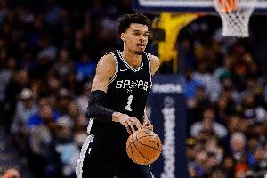 媒体人：文班持球像超超超大杜兰特 浓眉&莱夫利在面前显得都小了