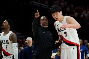 媒体人：比卢普斯若真没法执教了 对杨瀚森的前景影响还是很大的