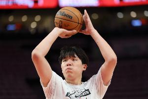 好样的！杨瀚森次节拿到生涯首分 比状元弗拉格先在NBA得分