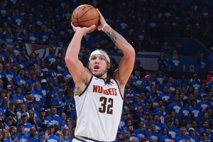 打破普尔&塔图姆纪录！戈登揭幕战上半场命中7记三分 历史首位