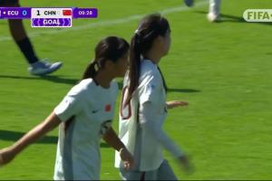 圆月弯刀！周欣怡包夹中转身兜世界波，中国女足U17 1-0领先
