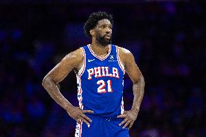 对阵绿军为何巴洛打中锋收官？纳斯：我们对恩比德有出场时间限制