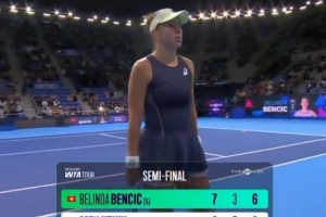 WTA500东京站半决赛：本西奇2-1击败肯宁，将和诺斯科娃争夺冠军