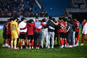 记者谈亚泰：保级球队不是菜不菜的问题，而是心理早就崩盘了