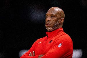 阿里纳斯节目组：开拓者又赢不了不需要教练 早该把昌西开了省钱