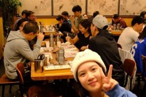 网友偶遇杨瀚森打湖人赛后 携女友+团队去洛杉矶韩料店吃夜宵