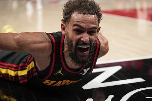 被压膝盖！Haynes：特雷-杨明日接受MRI检查 以确定伤情严重程度