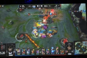 媒体人：Faker这冰鸟选的有点装了 再给兰子拿个兰博可以说全错