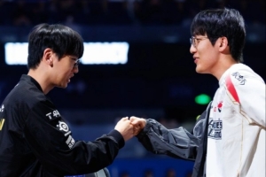 LOL官方分享Doran与Tarzan合影并配文： 一年一度的GRF聚首