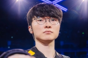 赛事官方分享Faker历年S赛决赛阶段照片：GOAT