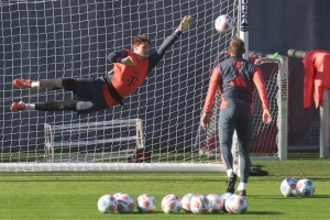 努力！无国家队任务的拜仁球员放假一周，二门乌尔比希主动加练