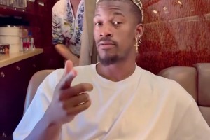 来咯！巴特勒在社交发布自己已经在飞往中国的路上