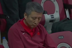 郭士强率队击败韩国杀入四强 马不停蹄观战新西兰vs黎巴嫩！！