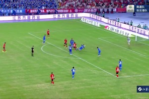 传的漂亮顶的精彩！南通队曹越涛头球冲顶破局