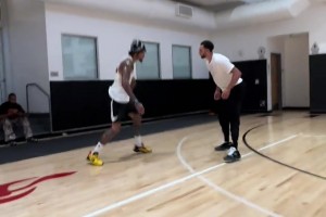 几岁的人了！库里还是像小孩子一样这么逗