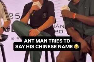 爱德华兹中国行携手陈冠希出席活动 用中文念“华子”口音太逗了