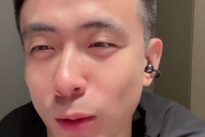 高诗岩和赵继伟连线：我买4杯700CC的都没好意思刷你的卡