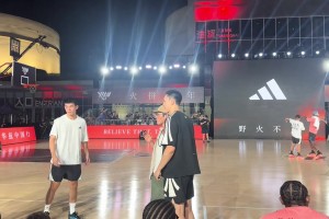 CBA球星也追星！胡明轩&林葳找陈冠希轮流合影