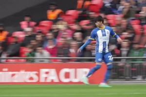 亚洲第一身价！三笘薰技巧大秀：武器库里有一万种招式！