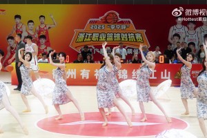 婀娜多姿！浙江男篮蕞红啦啦队这身旗袍装扮，实在太美了！