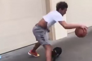 知道特雷-杨为啥运球那么犀利了吧