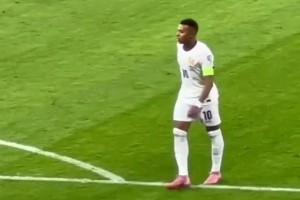 如饥似渴！法国双煞姆巴佩和登贝莱一起在场压迫时太恐怖了