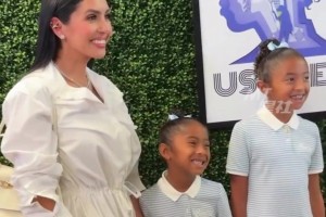 瓦妮莎带孩子外出！瓦妮莎看起来瘦了，但气色心情还不错！